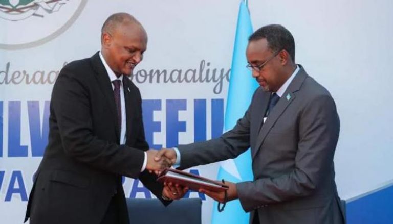 روبلي خلال تسلمه مهام منصبه رئيسا لوزراء الصومال