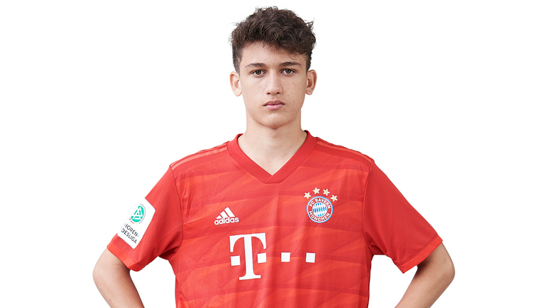 يونس آيت عامر موهبة بايرن ميونيخ يونس آيت عامر لاعب بايرن ميونيخ