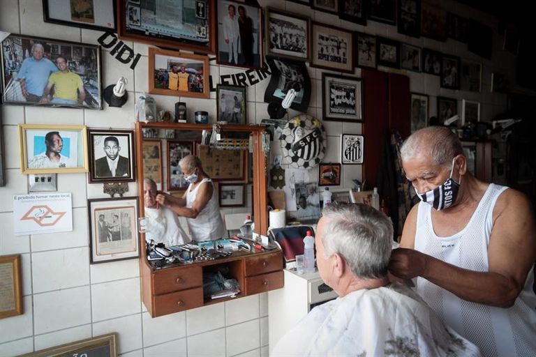 ديدي مصفف شعر بيليه في المحل الخاص به ديدي مصفف شعر بيليه في المحل الخاص به