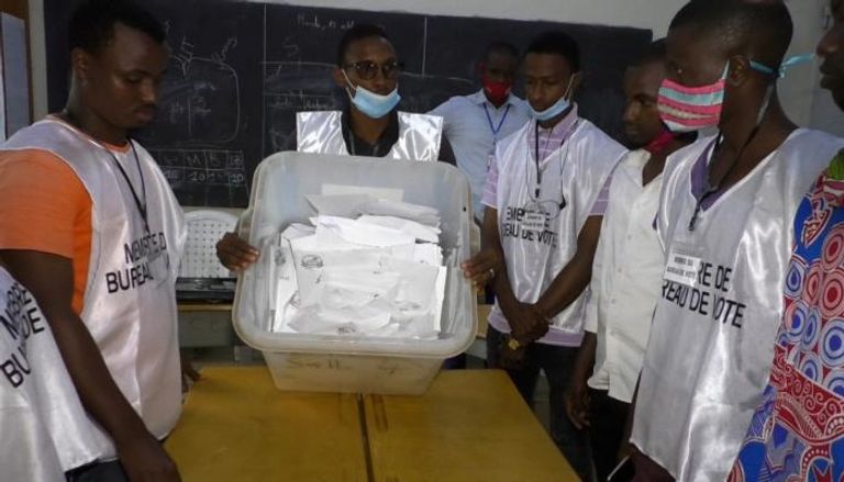 فرز الأصوات بالانتخابات الرئاسية في غينيا