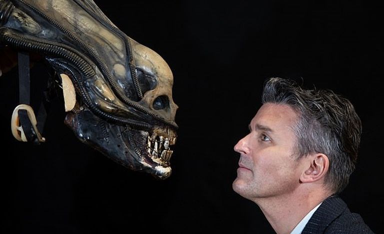 سترة توم كروز من فيلم