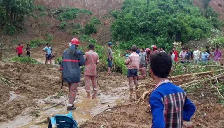 فيضانات وانهيارات أرضية في فيتنام