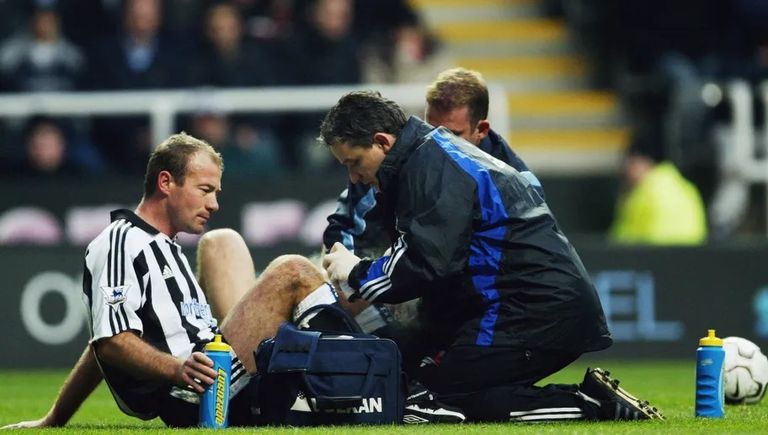 آلان شيرار فيرجيل فان ديك مدافع ليفربول