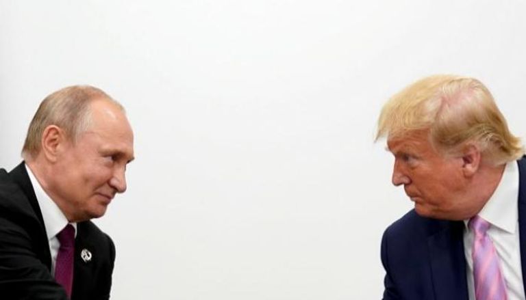 الرئيس الأمريكي ونظيره الروسي خلال لقاء سابق - رويترز 