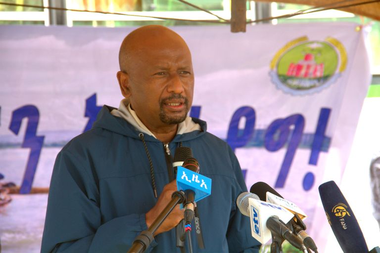 سلشي بقلي وزير المياه الطاقة والري الإثيوبي أثناء الحملة