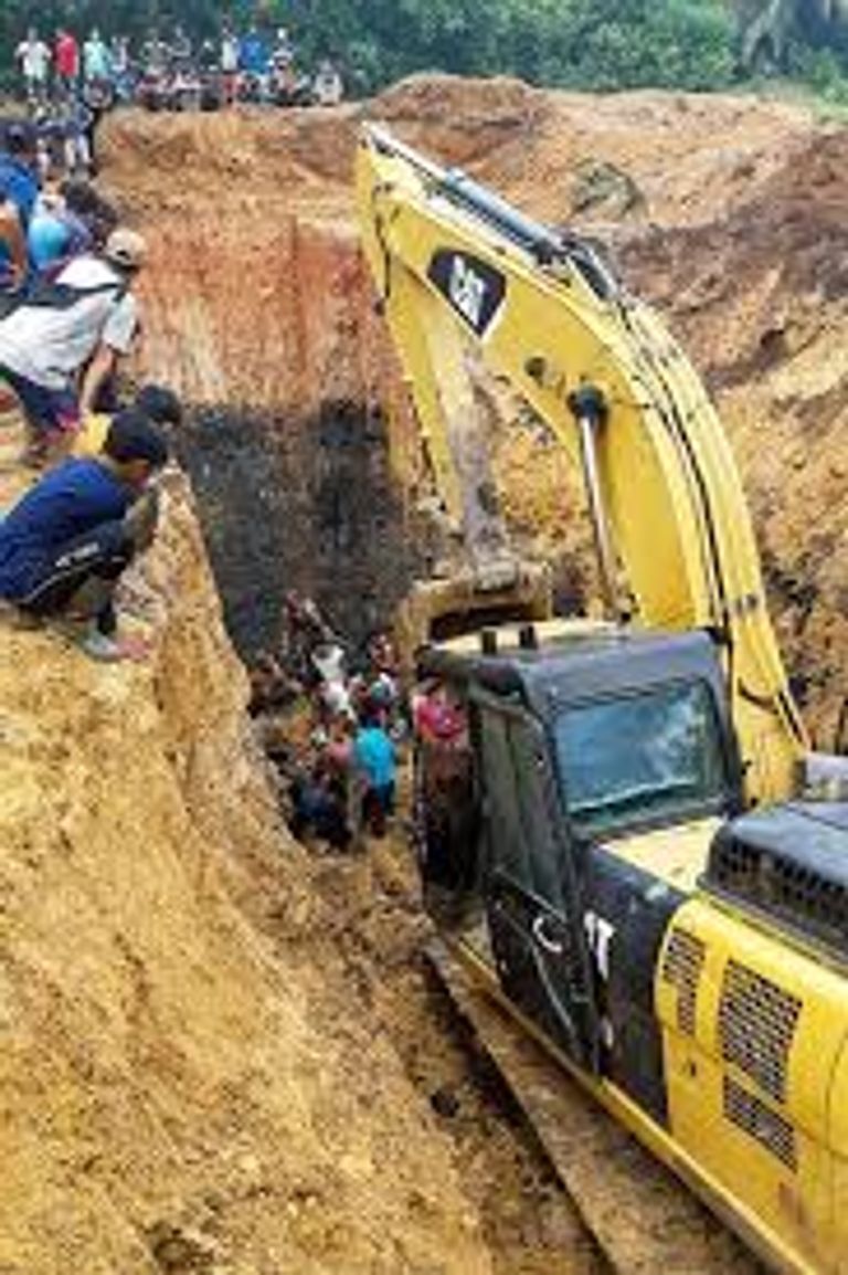 انهيار أرضي في إندونيسيا