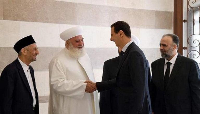 مفتي دمشق خلال لقاء سابق مع الرئيس السوري بشار الأسد