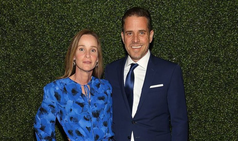 هانتر مع زوجته السابقة هانتر مع والده المرشح الديمقراطي جو بادين