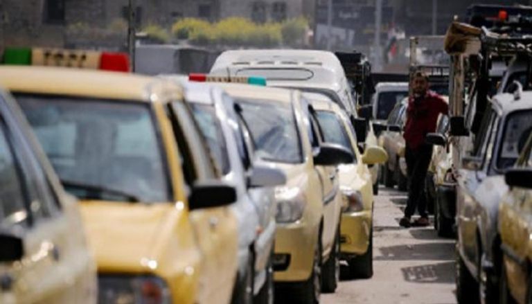 طوابير السيارات أمام محطات الوقود في سوريا