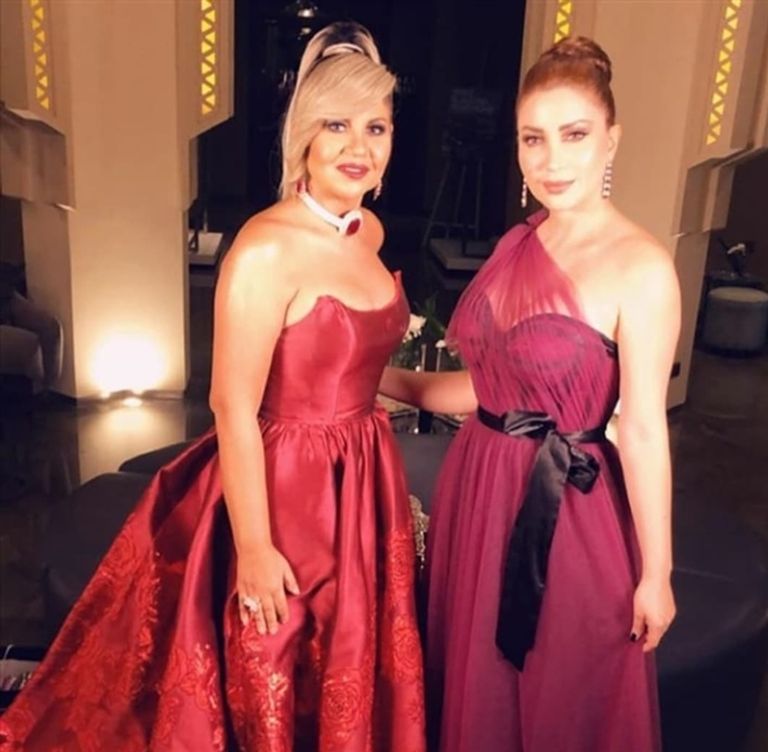 الفنان آسر ياسين مع زوجته وأطفالهما