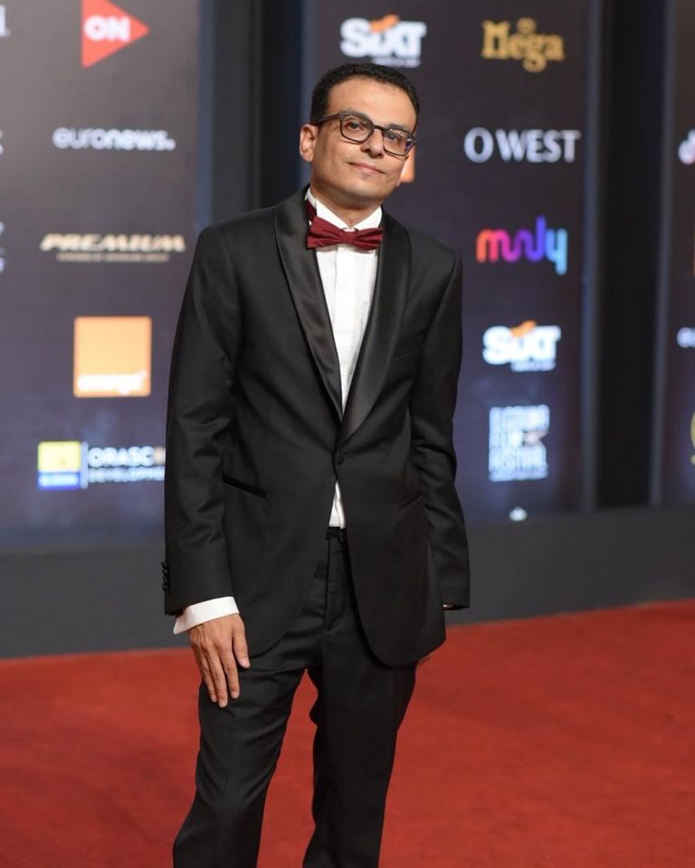 الفنان آسر ياسين مع زوجته وأطفالهما