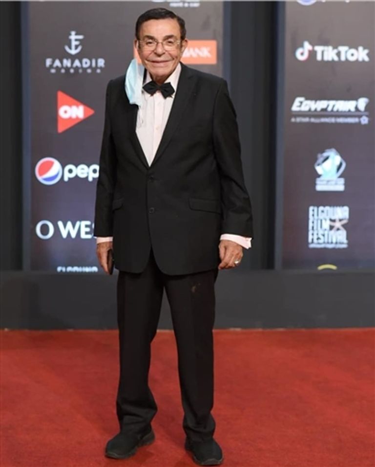 الفنان آسر ياسين مع زوجته وأطفالهما