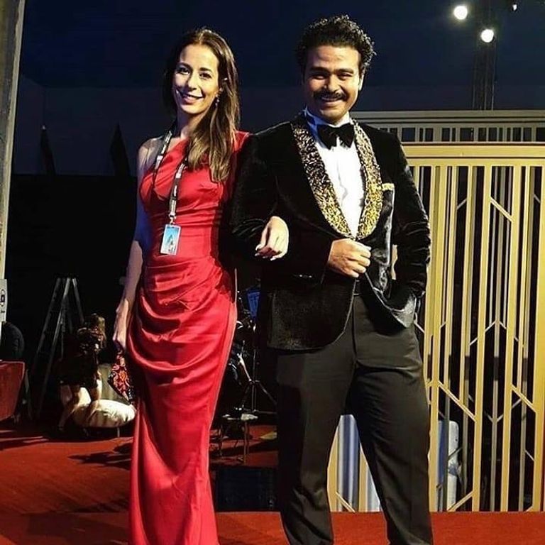 الفنان آسر ياسين مع زوجته وأطفالهما