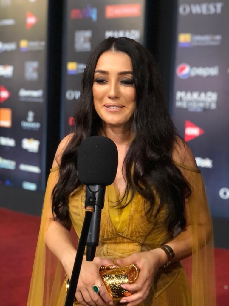 الفنان آسر ياسين مع زوجته وأطفالهما