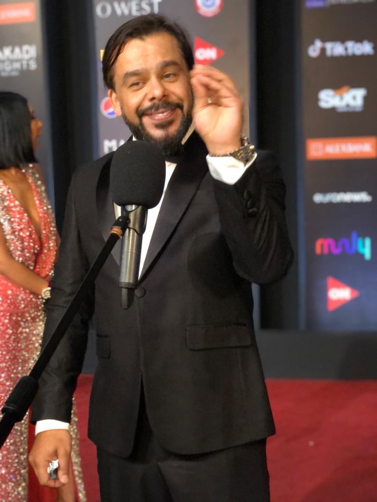 الفنان آسر ياسين مع زوجته وأطفالهما