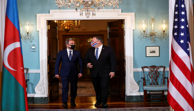 جانب من لقاء وزير الخارجية الأمريكي ونظيره الأذربيجاني جانب من لقاء وزير الخارجية الأمريكي ونظيره الأرميني