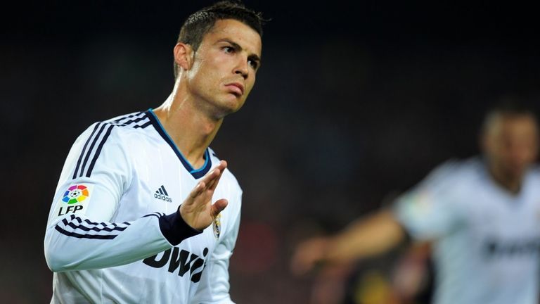 كريستيانو رونالدو نجم ريال مدريد السابق من إحدى مواجهات برشلونة ضد ريال مدريد