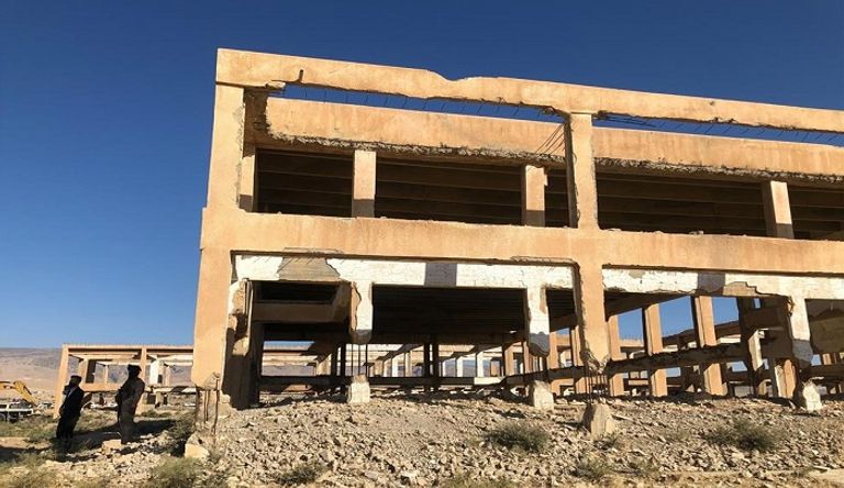 نساء إيزيديات يشهدن فتح مقبرة لضحايا داعش