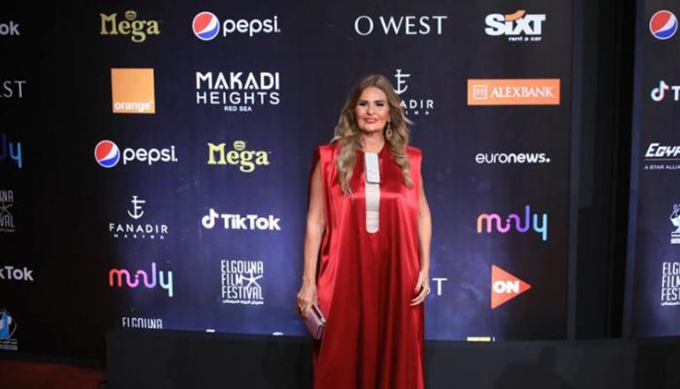 الفنانة المصرية يسرا في حفل افتتاح مهرجان الجونة السينمائي 