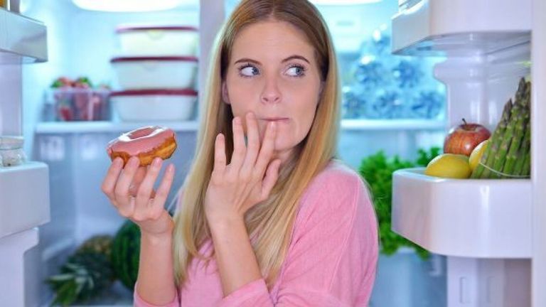 حيل بسيطة لخسارة الوزن دون أنظمة غذائية صارمة