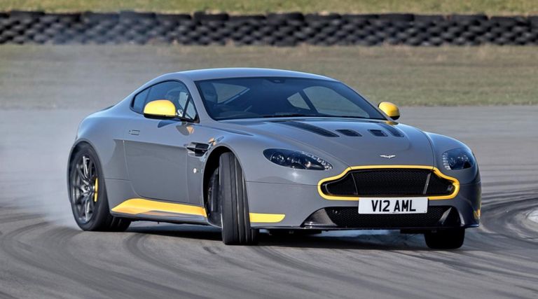 أستون مارتن Vantage V12 S طراز AMG A45