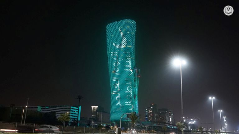 جامعة خليفة تتزين بشعار "اليوم العالمي لشلل الأطفال"