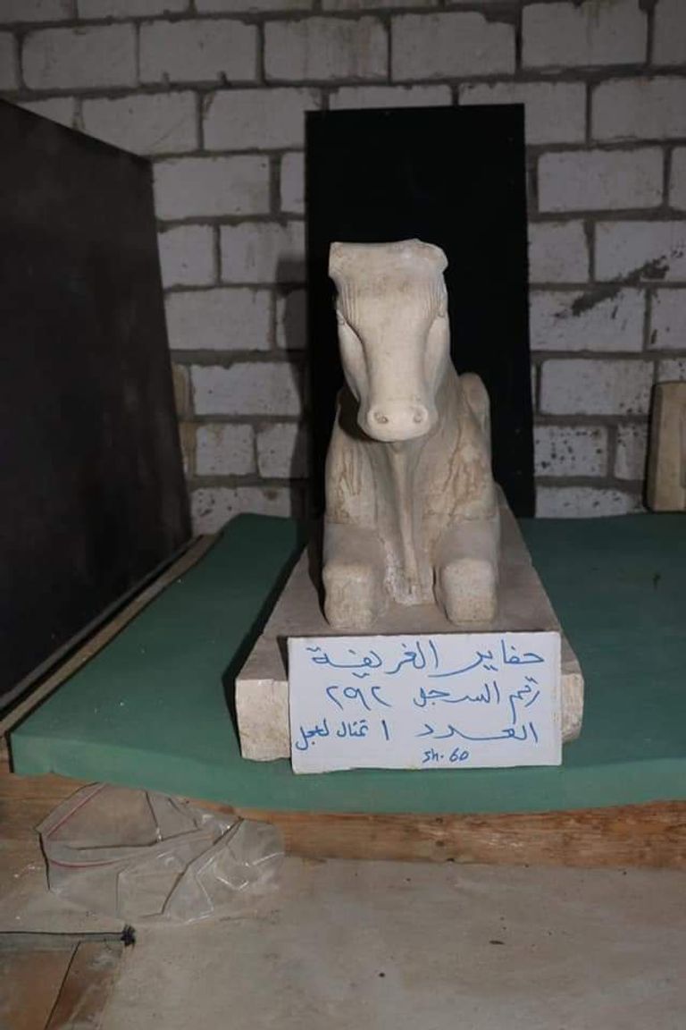 جانب من آثار المقبرة المكتشفة حديثا