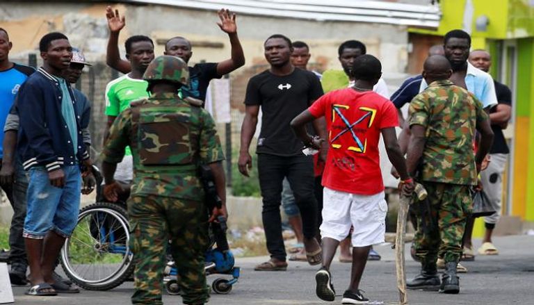 جانب من احتواء قوات الأمن للاحتجاجات بنيجيريا
