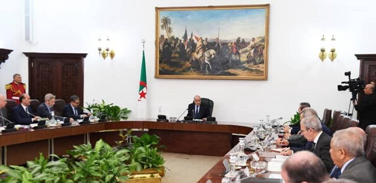 اجتماع الرئيس الجزائري مع وزراء حكومته - أرشيفية
