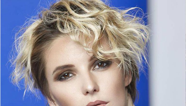 القصير والمجعد.. أبرز تسريحات الشعر خلال الخريف