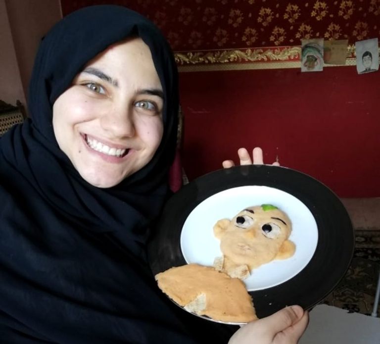 فاطمة عرفة تحمي الأطفال من خطر كورونا بالرسم 