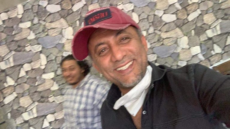 الناشط اليمني جلال الصلاحي في مطار أتاتورك