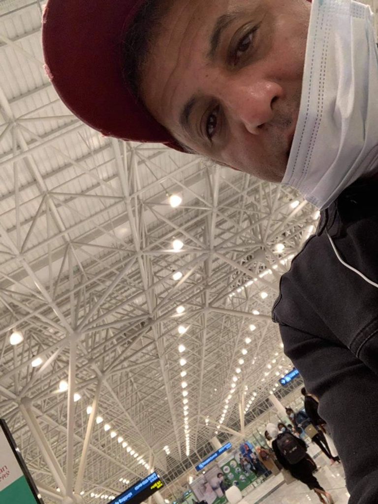 الناشط اليمني جلال الصلاحي في مطار أتاتورك