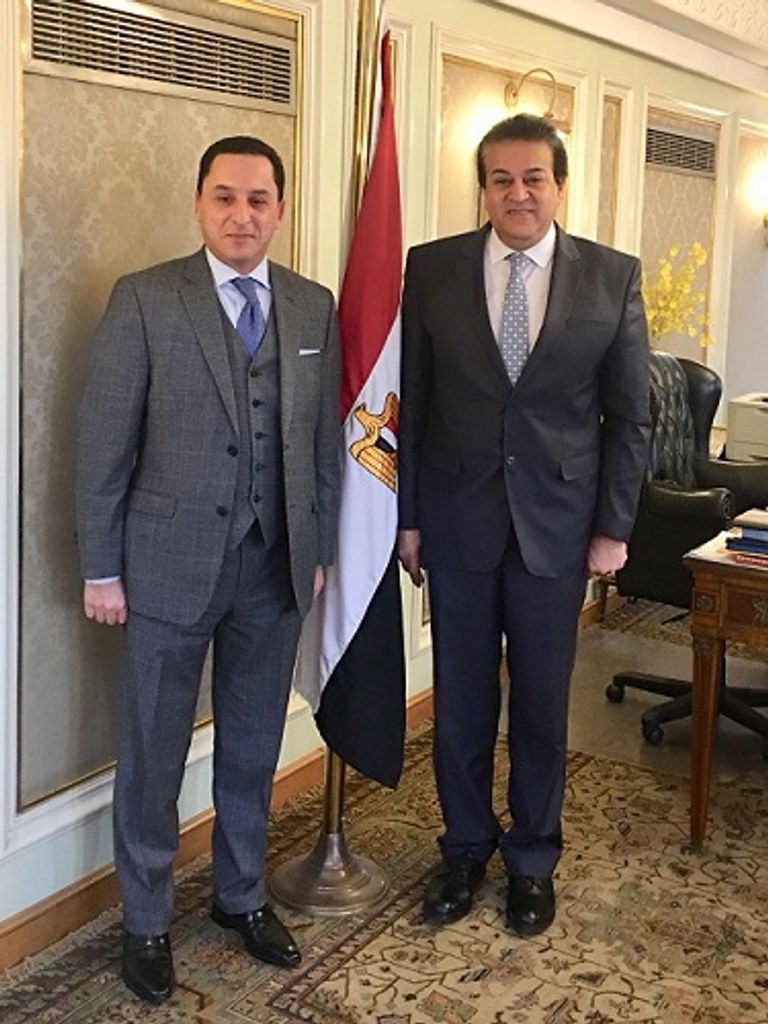 د.أشرف الفقي خلال لقاء مع د.خالد عبد الغفار وزير التعليم العالي والبحث العلمي بمصر دكتور أشرف الفقي