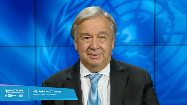 محمد القرقاوي متحدثاً في افتتاح الحوار العالمي 