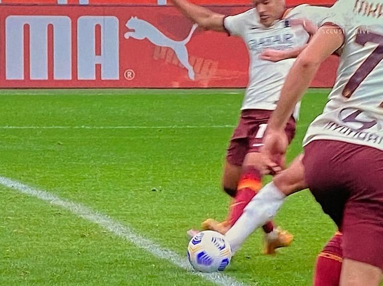 حكم مباراة ميلان وروما