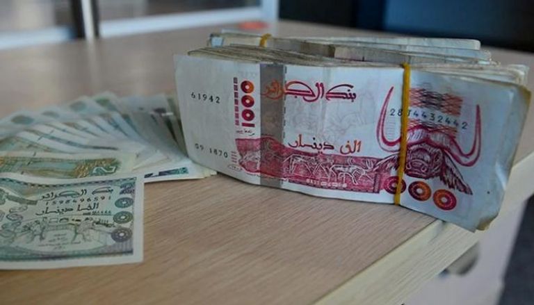 أوراق نقدية جزائرية من فئتي ألف وألفي دينار