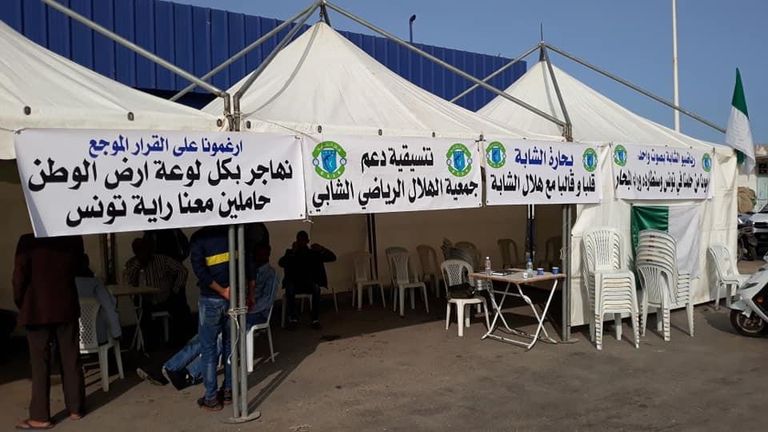 جماهير فرقة رياضية تهدد بهجرة جماعية في تونس