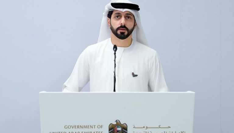 الدكتور عمر عبدالرحمن الحمادي خلال الإحاطة الإعلامية لحكومة الإمارات