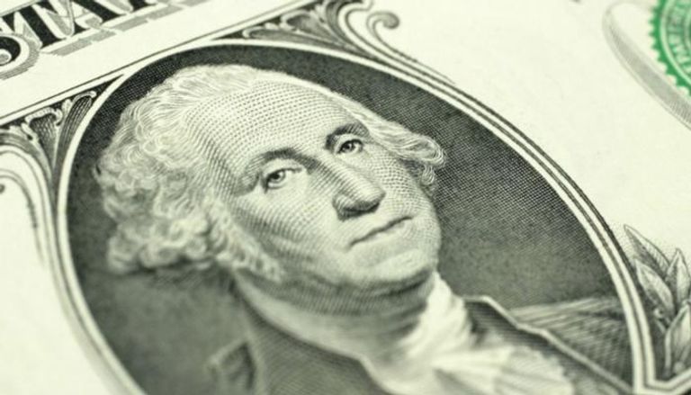 الدولار يتمسك بمكاسبه بفعل مخاوف كوفيد-19 وضبابية الانتخابات الأمريكية