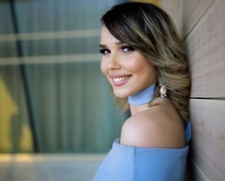 الفنانة الجزائرية مونية بن فغول