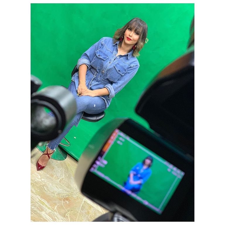 الفنانة الجزائرية مونية بن فغول