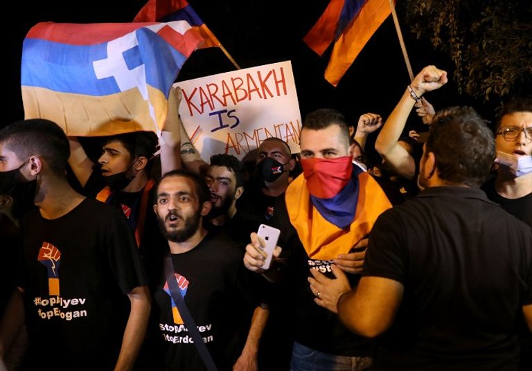 شباب من أرمن لبنان أمام سفارة تركيا - أ.ف.ب