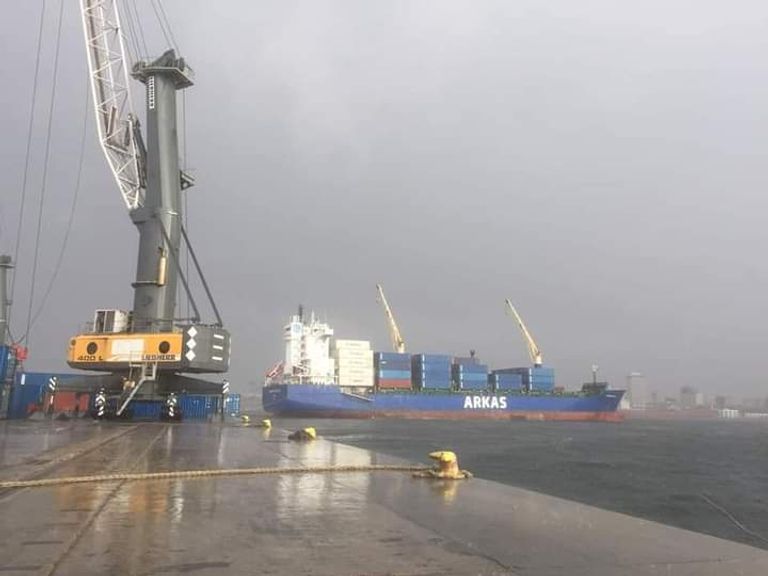 ميناء طرابلس البحري