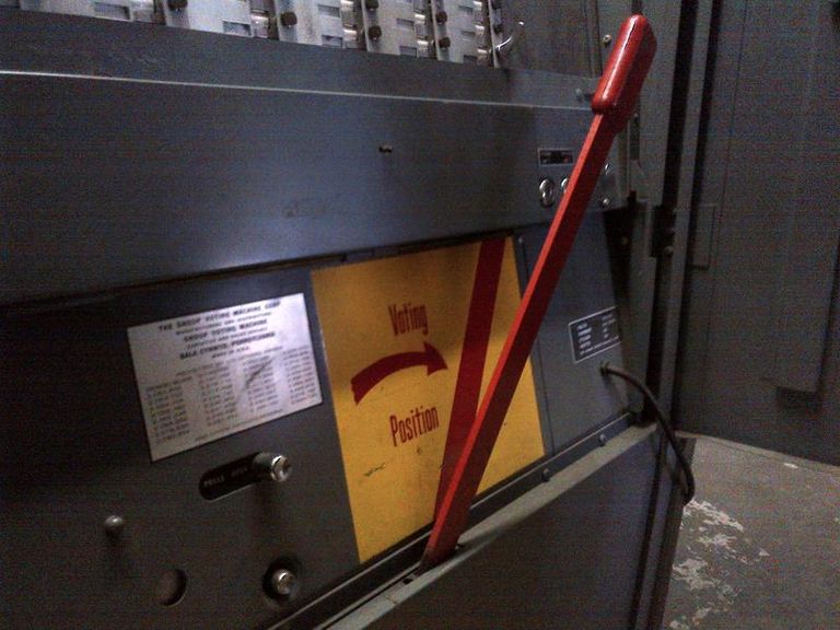 إحدى مراحل عملية التصويت