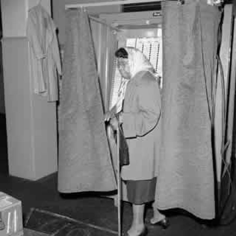 إحدى مراحل عملية التصويت