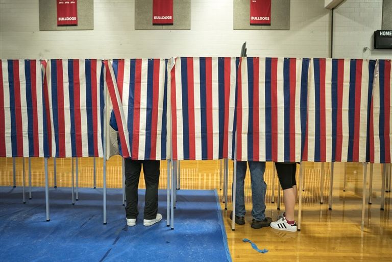 إحدى مراحل عملية التصويت