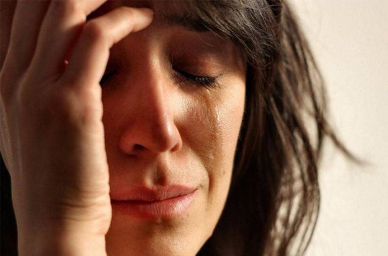 البكاء للتقليل من التوتر للبكاء فوائد عديدة