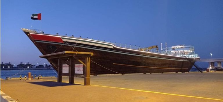 دبي تشهد ولادة أكبر باخرة خشبية في العالم 