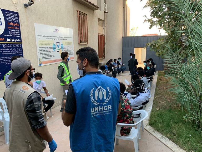 إنقاذ مهاجرين غير شرعيين من براثن ميليشيات طرابلس